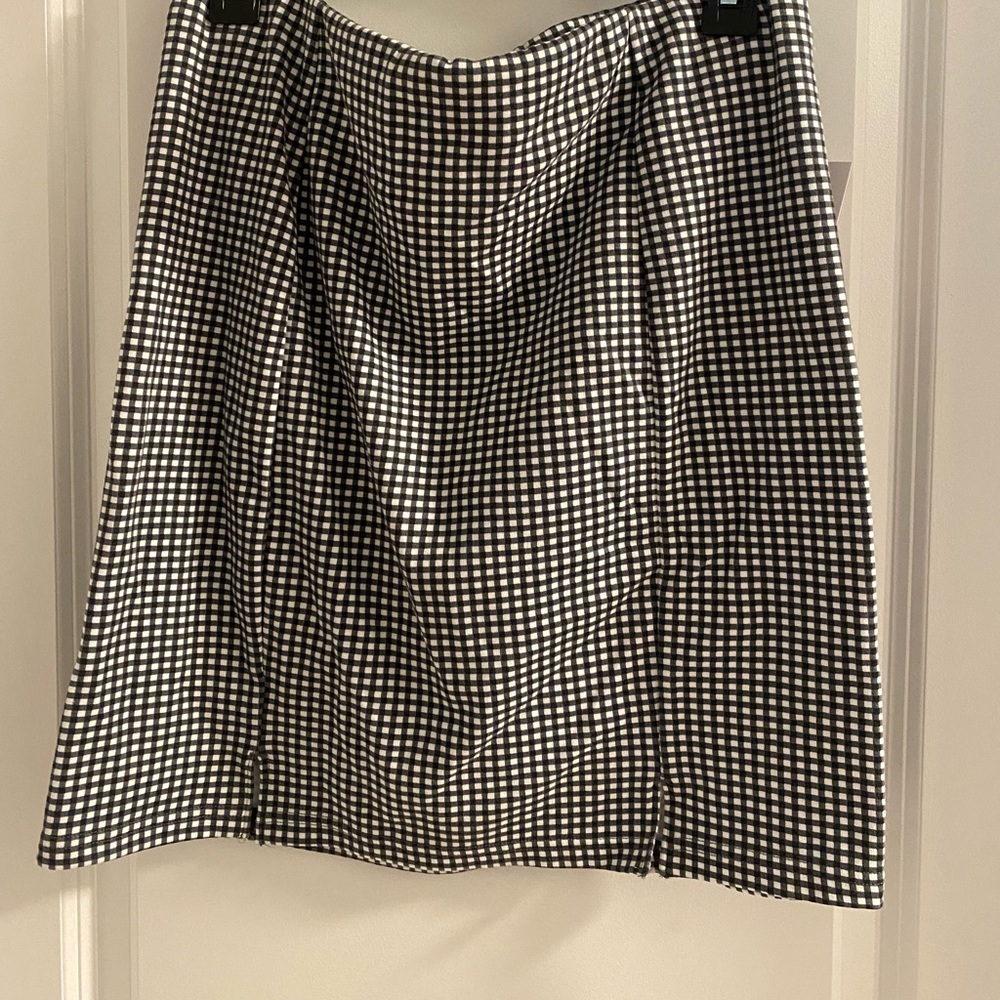 Black and white plaid skirt